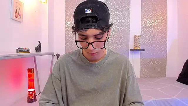 oxo_yuna_oxo – webcam model profile photo Image 11