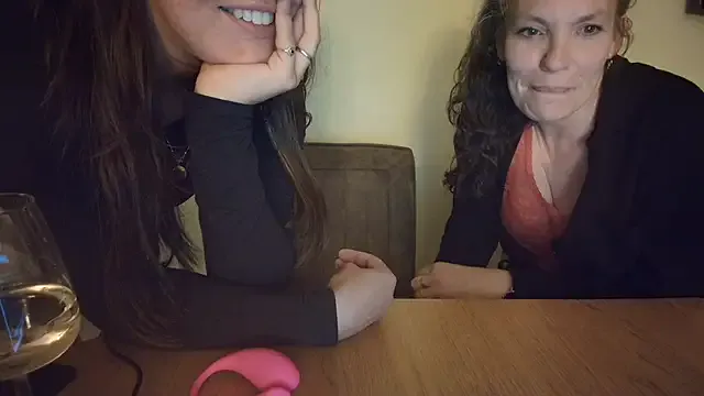 zui_lu – webcam model profile photo Image 6