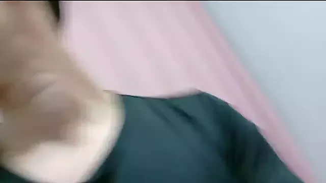 riya190 – webcam model profile photo Image 3