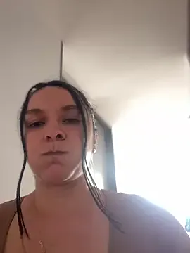 AlisonHale – webcam model profile photo Image 4