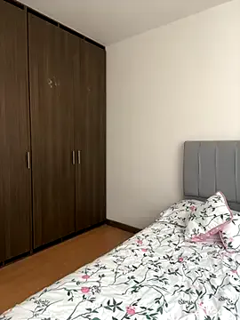 AlisonHale – webcam model profile photo Image 6