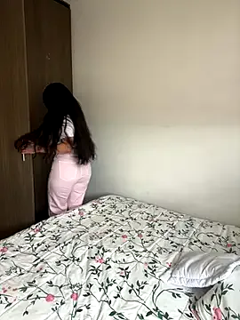 AlisonHale – webcam model profile photo Image 8