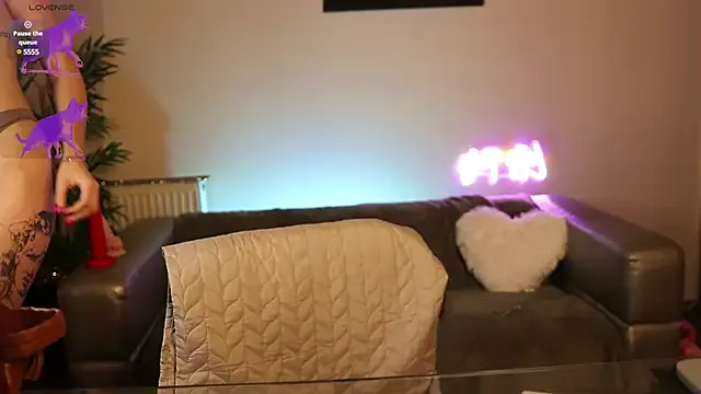 oxo_yuna_oxo – webcam model profile photo Image 2