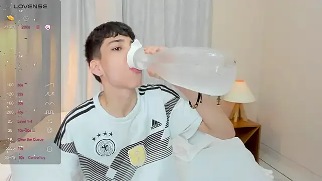 Benson18y – webcam model profile photo Image 5