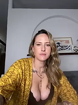 PumaShyXD – webcam model profile photo Image 4