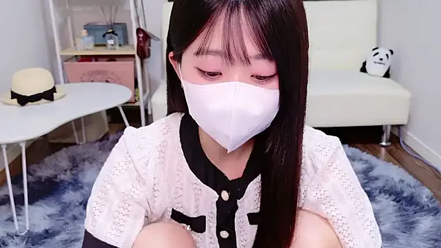 roouse – webcam model profile photo Image 15