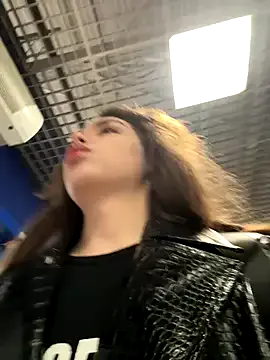 Simone_Miller – webcam model profile photo Image 10