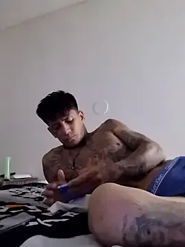 Alex1069 – webcam model profile photo Image 8