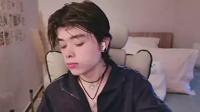 Yui-Ch – webcam model profile photo Image 15