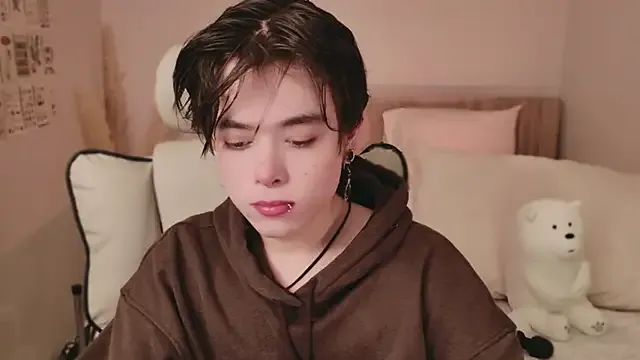 Yui-Ch – webcam model profile photo Image 2