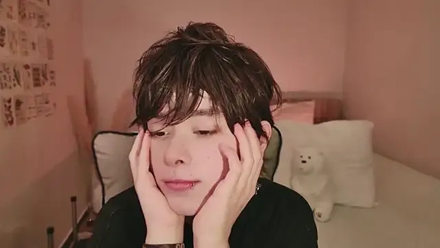 Yui-Ch – webcam model profile photo Image 6