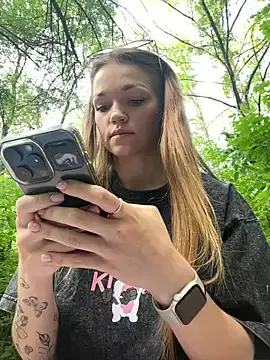 Mia--meow – webcam model profile photo Image 2