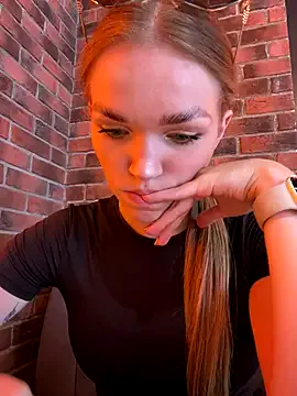 Mia--meow – webcam model profile photo Image 3