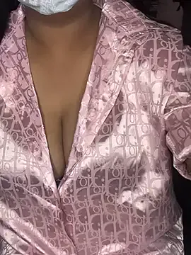 oxo_yuna_oxo – webcam model profile photo Image 5