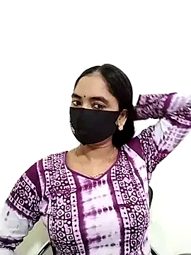 oxo_yuna_oxo – webcam model profile photo Image 3