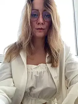 oxo_yuna_oxo – webcam model profile photo Image 10