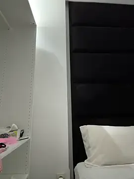 oxo_yuna_oxo – webcam model profile photo Image 13