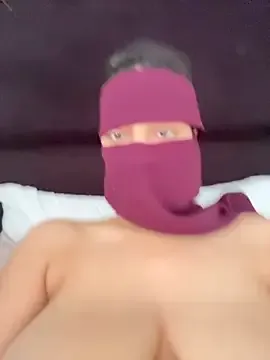 oxo_yuna_oxo – webcam model profile photo Image 15