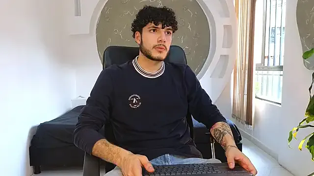 paroncho – webcam model profile photo Image 10