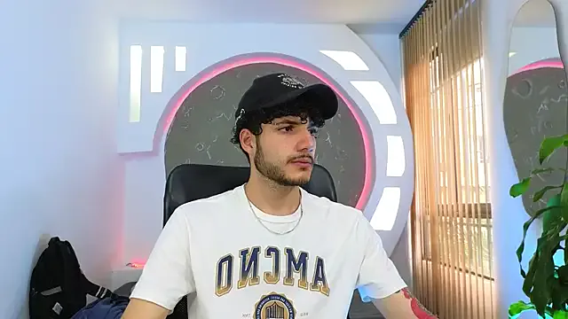 paroncho – webcam model profile photo Image 12