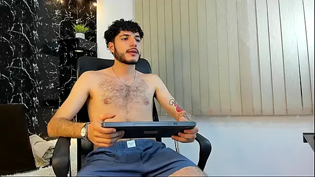 paroncho – webcam model profile photo Image 5