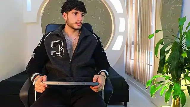 paroncho – webcam model profile photo Image 7