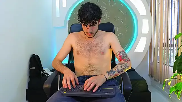 paroncho – webcam model profile photo Image 8