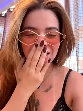 happy_hino – webcam model profile photo Image 7