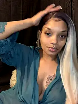 MiaBolson – webcam model profile photo Image 4