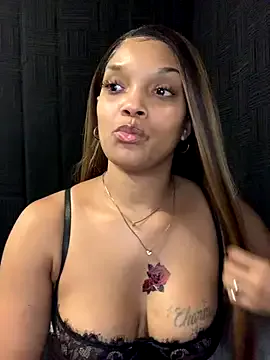 MiaBolson – webcam model profile photo Image 5