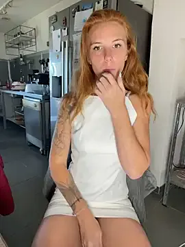 roouse – webcam model profile photo Image 14