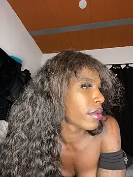 Yui-Ch – webcam model profile photo Image 18