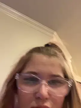 roouse – webcam model profile photo Image 17