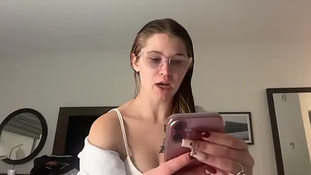 roouse – webcam model profile photo Image 19