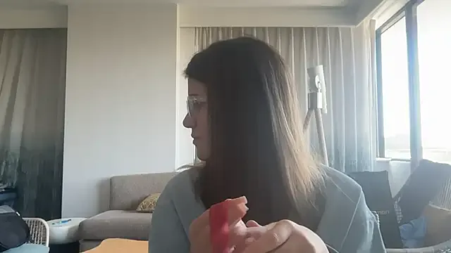 roouse – webcam model profile photo Image 4