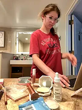 roouse – webcam model profile photo Image 5