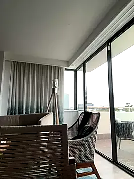 roouse – webcam model profile photo Image 6