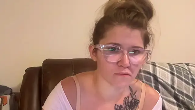 roouse – webcam model profile photo Image 7