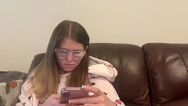 roouse – webcam model profile photo Image 8