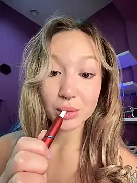 roouse – webcam model profile photo Image 4