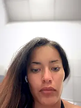 roouse – webcam model profile photo Image 11