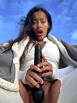 roouse – webcam model profile photo Image 12