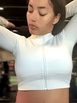 roouse – webcam model profile photo Image 5