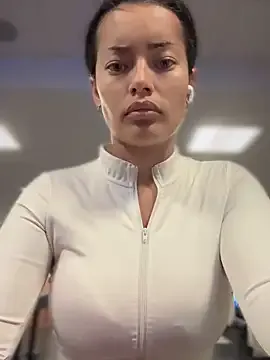 roouse – webcam model profile photo Image 9