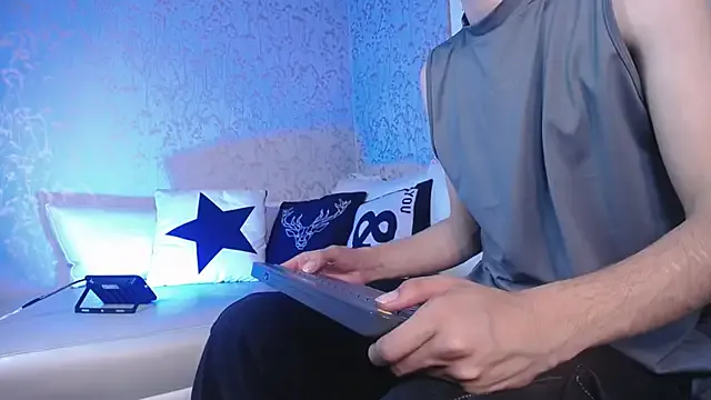 maataaan – webcam model profile photo Image 4