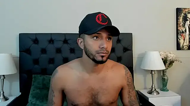 oxo_yuna_oxo – webcam model profile photo Image 14