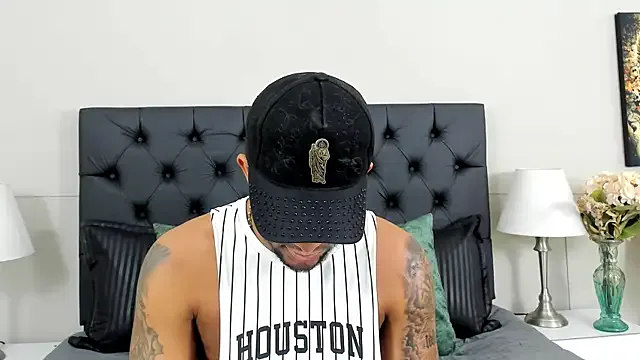 oxo_yuna_oxo – webcam model profile photo Image 2