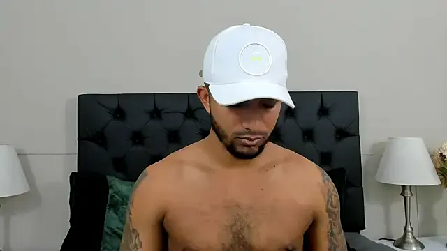 oxo_yuna_oxo – webcam model profile photo Image 3