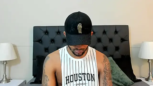 oxo_yuna_oxo – webcam model profile photo Image 4