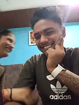 roouse – webcam model profile photo Image 4